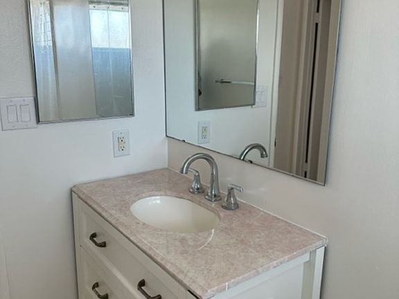 5th image of 671 Glenneyre St #1