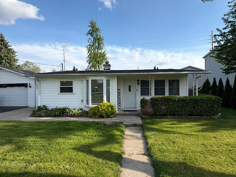 402 Roseberry St — Photo 2