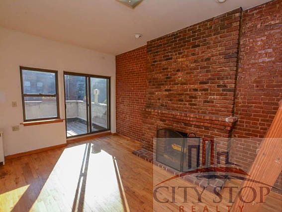 2nd image of 48 W 76th St