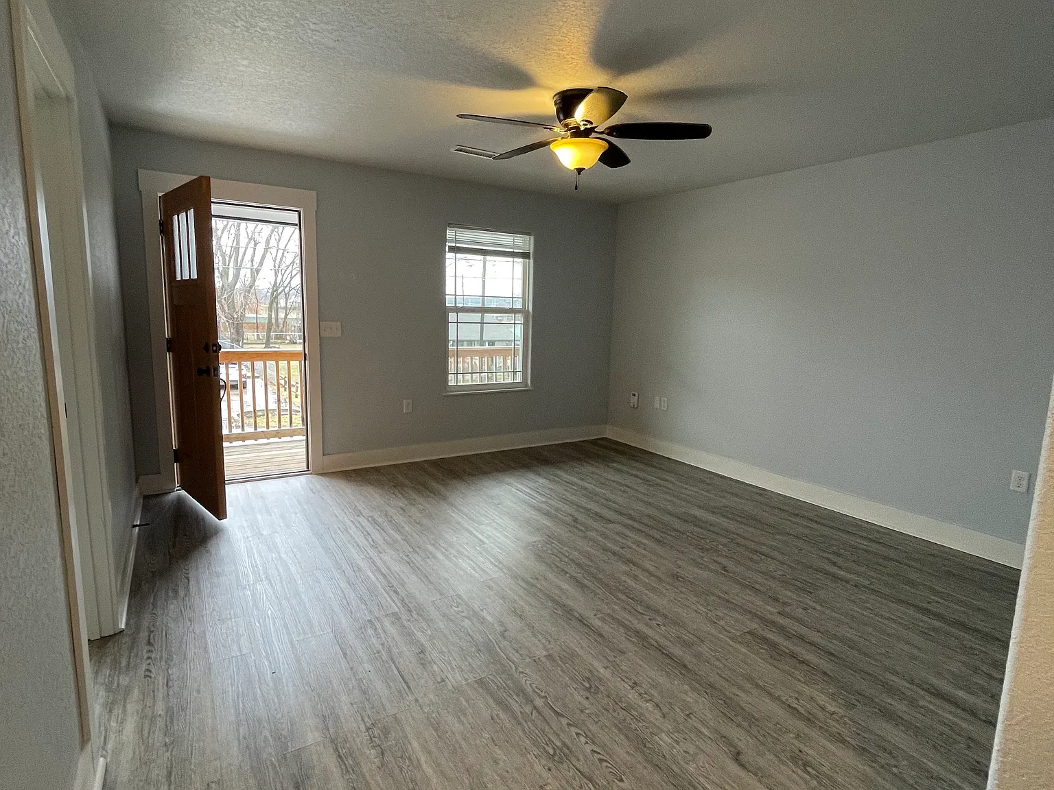 3 bed, 1100 sqft, $1,200 — Photo 2