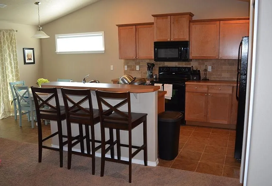 3 bed, 1408 sqft, $2,150 — Photo 3