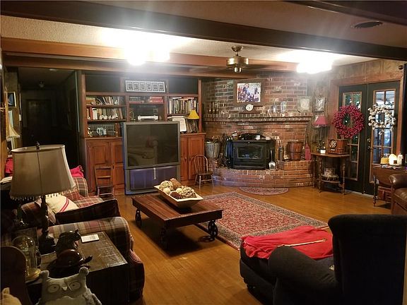 5th image of 266 Main St