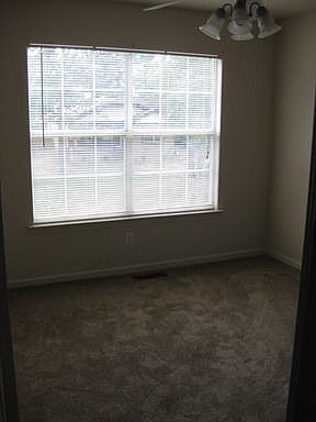 5th image of 3312 Mary St
