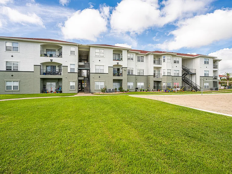 Baypoint Apartments — Photo 48
