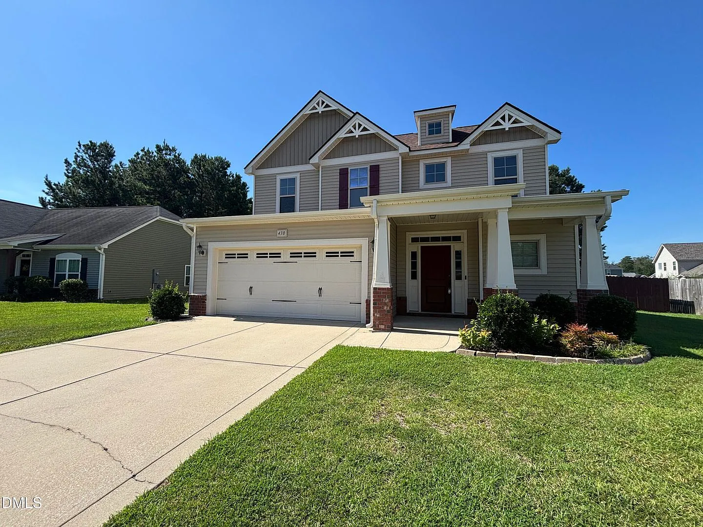 438 Roanoke Dr — Photo 1