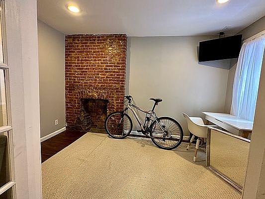 3rd image of 419 Quincy St #A