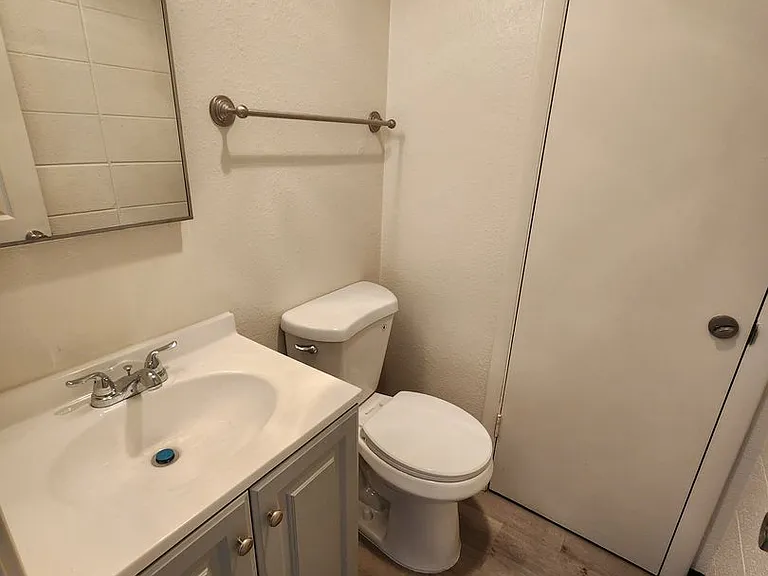 896 S Curtis Rd — Photo 8