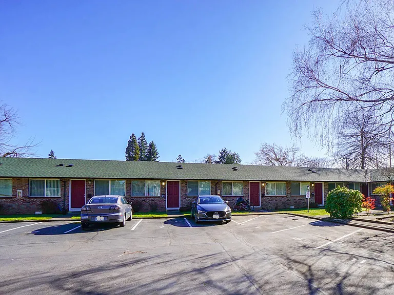 470 SE 12th Ave #5 — Photo 14