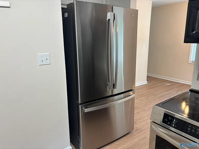 135 Suffolk Dr — Photo 15