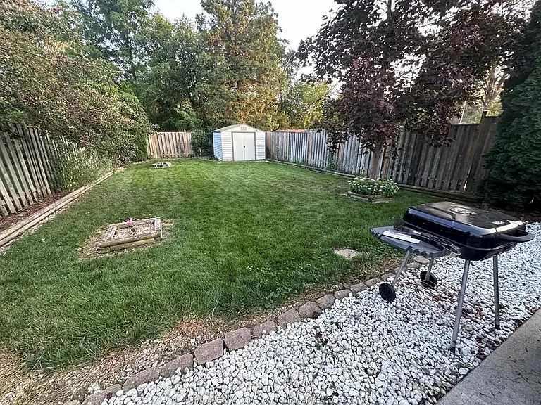 7929 Hawthorne Dr — Photo 50