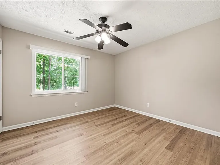 3773 Memorial Pkwy NW — Photo 14