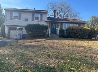 11 Pierce Ave, Cresskill, NJ 07626