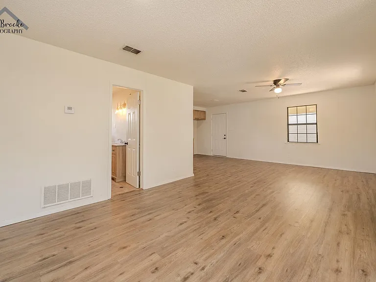 1643 Best Blvd — Photo 6