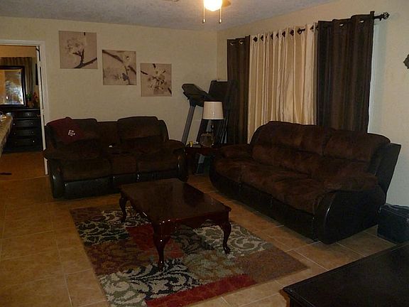 3rd image of 2308 Huntington Dr