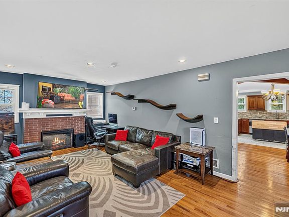3rd image of 446 Clifton Avenue