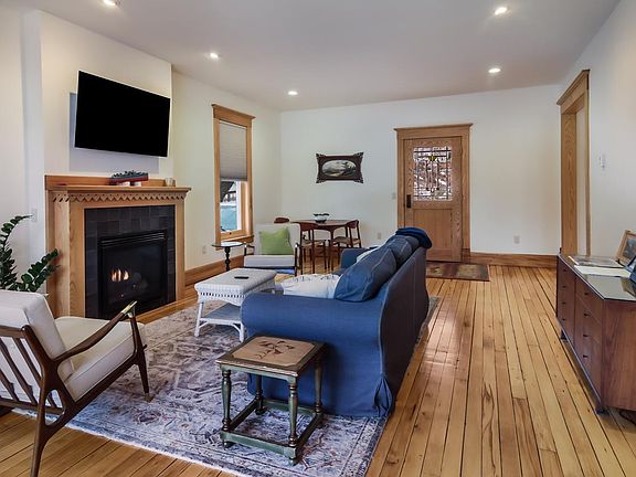 4th image of 120 Waukazoo St
