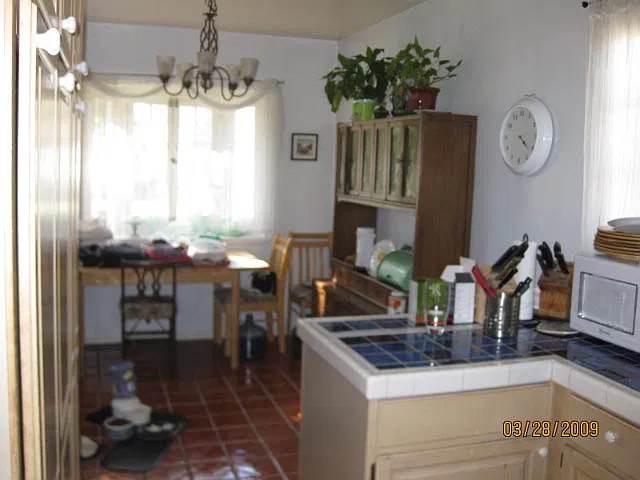 4 bed, 2489 sqft, $2,200 — Photo 4