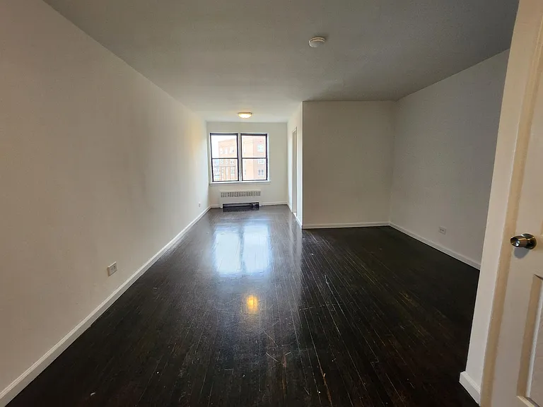 510 Riverdale Ave #5M — Photo 2
