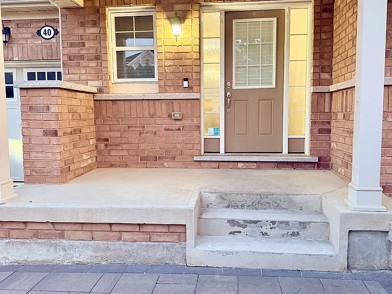 40 Leblanc Cres — Photo 3