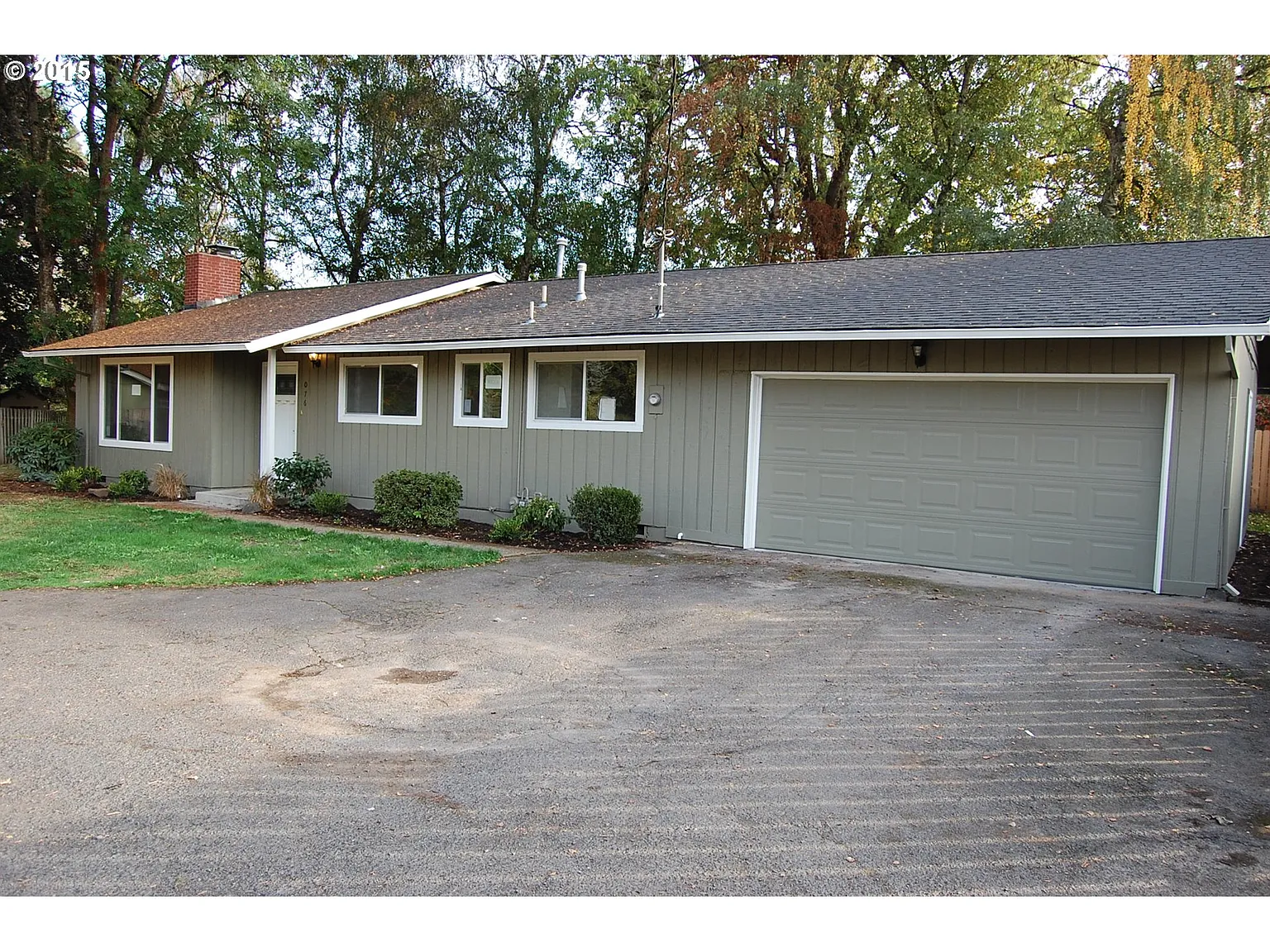 670 NW Connell Ave photo 1