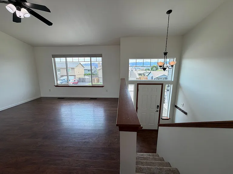 2581 NE Noble Loop — Photo 3