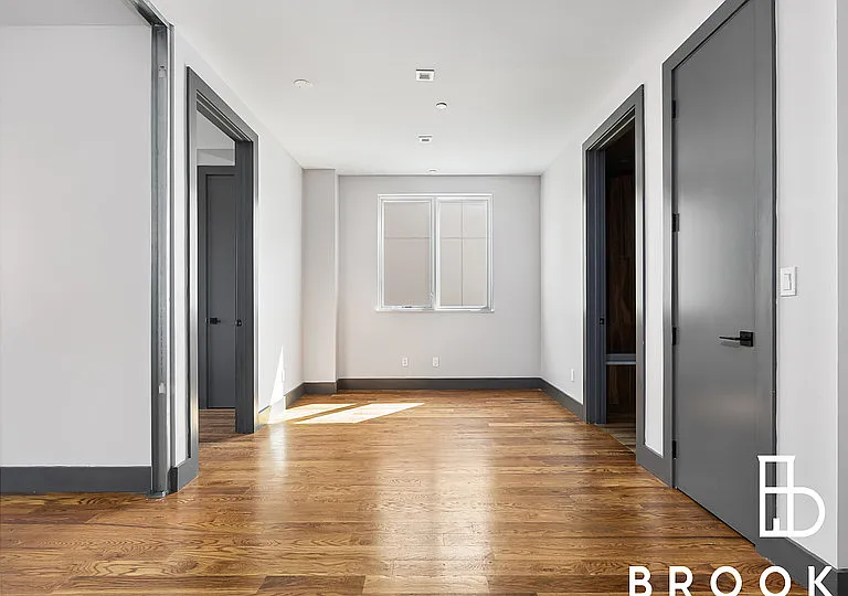 1461 Gates Ave #4D — Photo 4