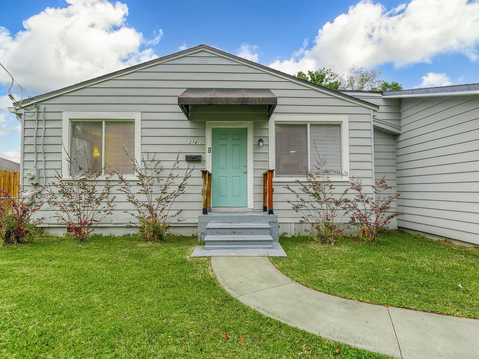 3 bed, 1206 sqft, $1,800 — Photo 1