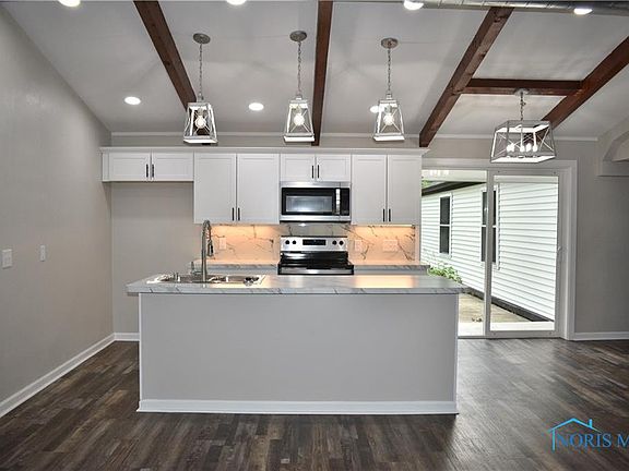 5th image of 3020 W Lincolnshire Blvd