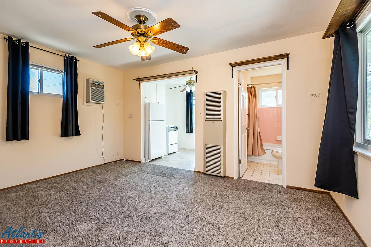 Building Photo - 1291 Pedro St #7