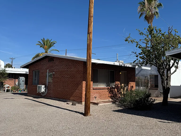 4418 E Lee St — Photo 1