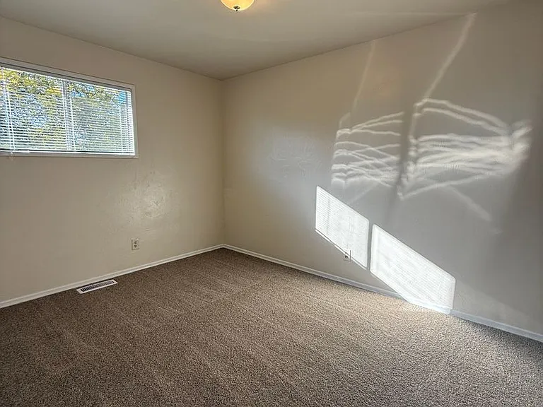 453-132 Stoneway Apartments — Photo 7