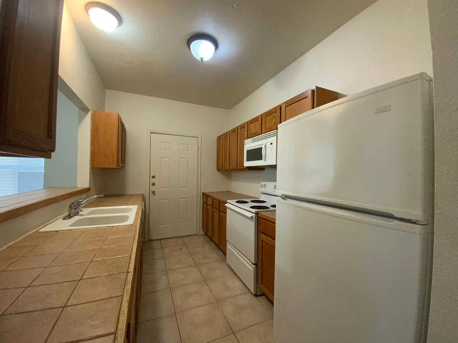 3 bed, 1730 sqft, $1,395 — Photo 3