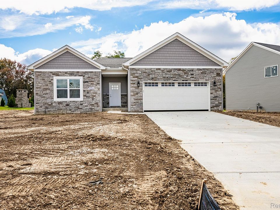 1st image of 6064 Woodridge Ln