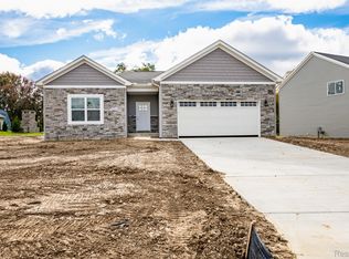 6064 Woodridge Ln, Grand Blanc, MI 48439