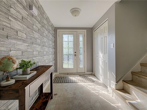 4th image of 398 Boyne Ave