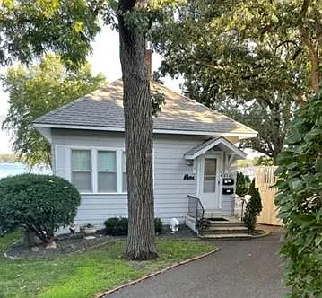 4562 Lake Ave — Photo 4
