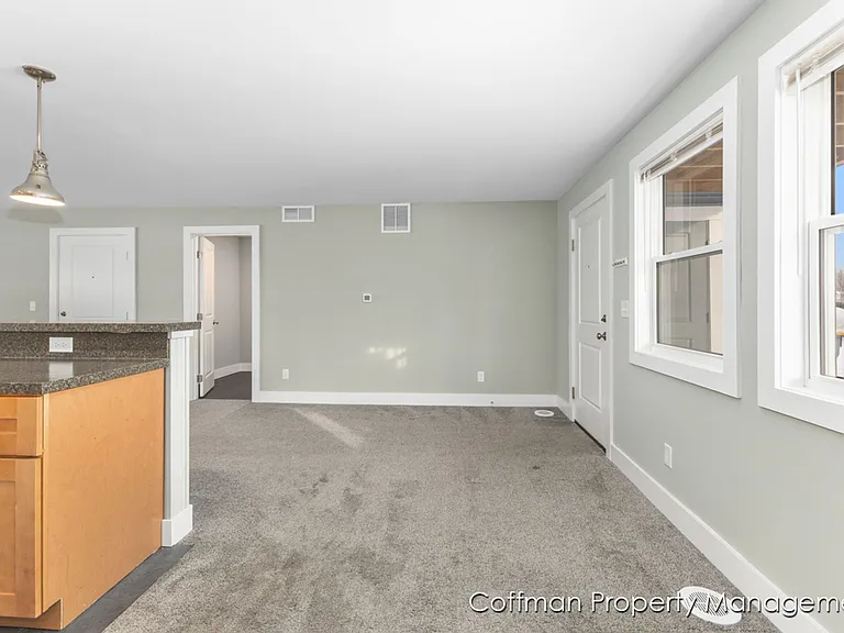 810 Benson Ave NE — Photo 6