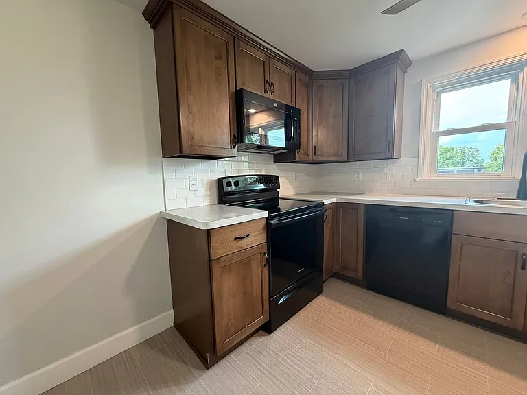 1012 State Dr — Photo 4