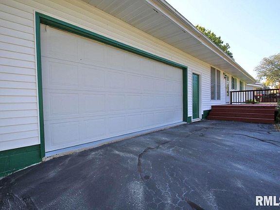 3rd image of 1906 W Daytona Dr