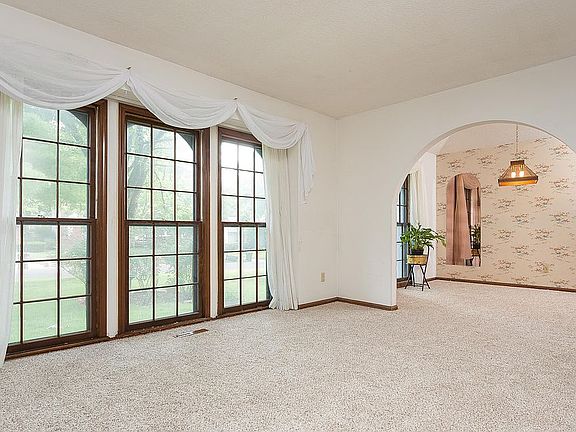 4th image of 10203 W 98th Ter