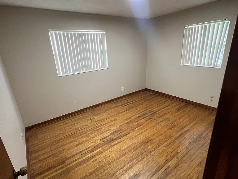 5090 Dostie Dr S — Photo 5
