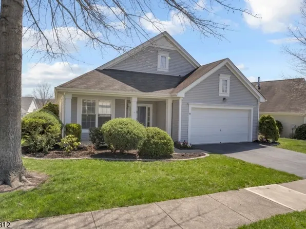 87 Kensington Cir, White Twp., NJ 07823