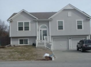917 S Kisner Dr, Independence, MO 64056