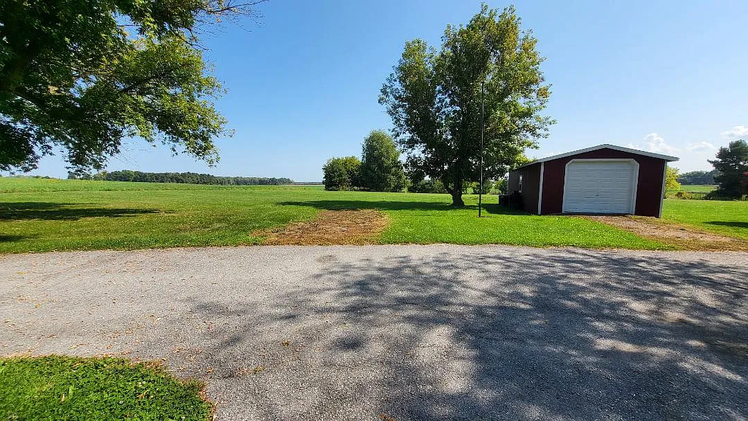 3 bed, 1100 sqft, $1,900 — Photo 2
