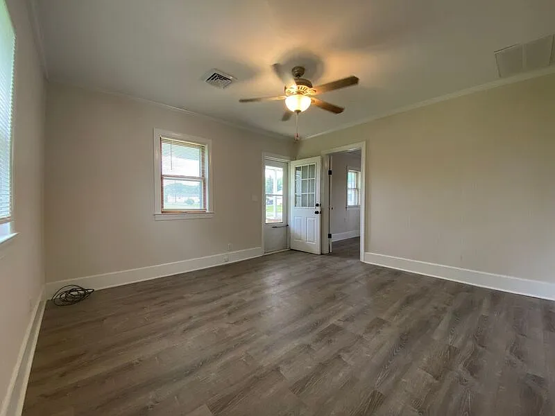 2 bed, 1.0 bath, 896 sqft, $1,400 — Photo 4