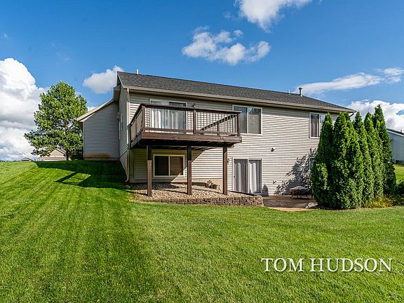 5th image of 460 Greenview Dr