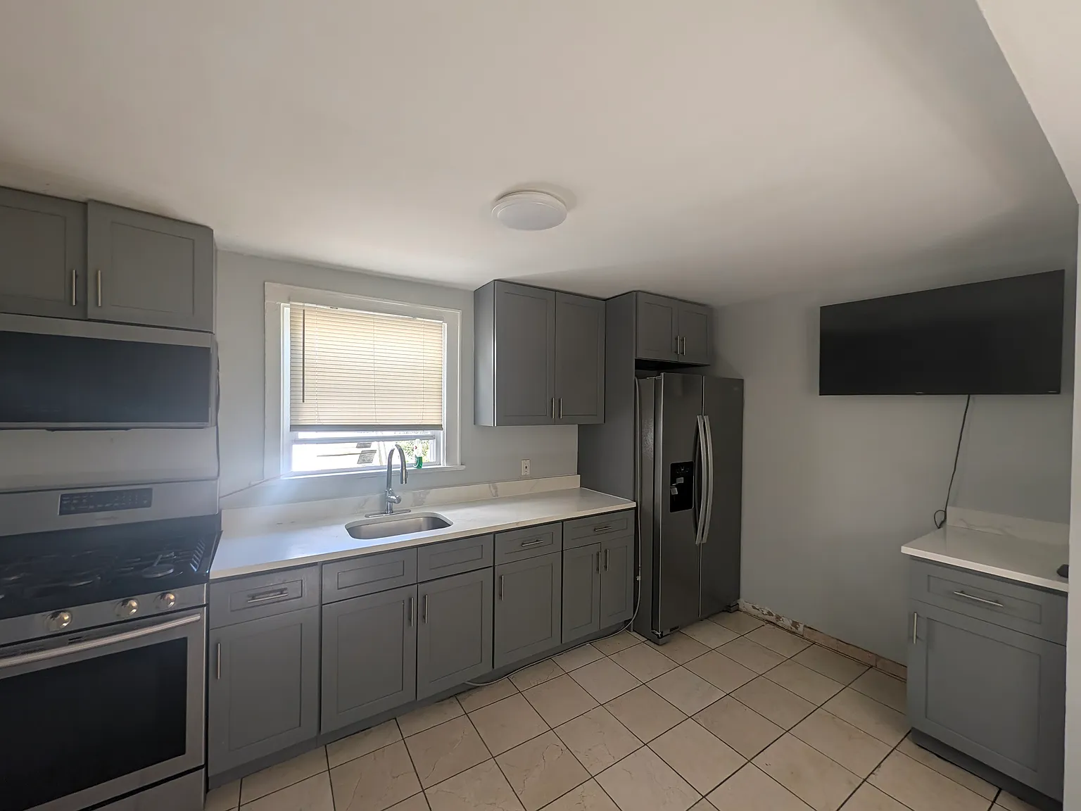 2 bed, 1395 sqft, $3,195 — Photo 2