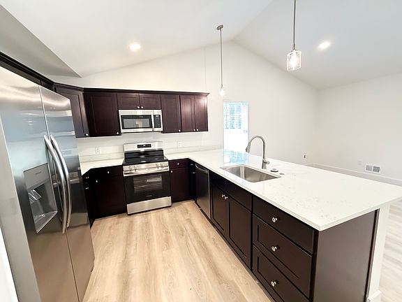 3rd image of 2114 Carriage Hill Cir #2092