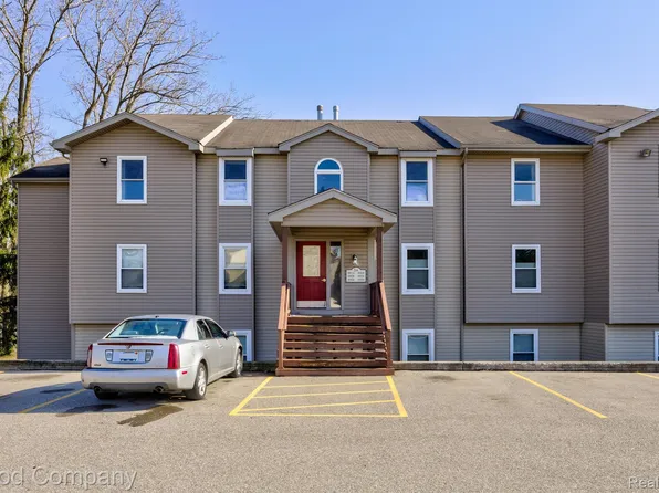 4910 Harbor Point Dr #3, Waterford, MI 48329