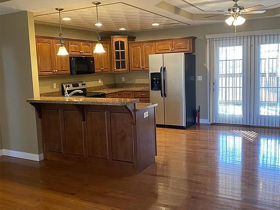 3rd image of 164 Twin Lakes Dr